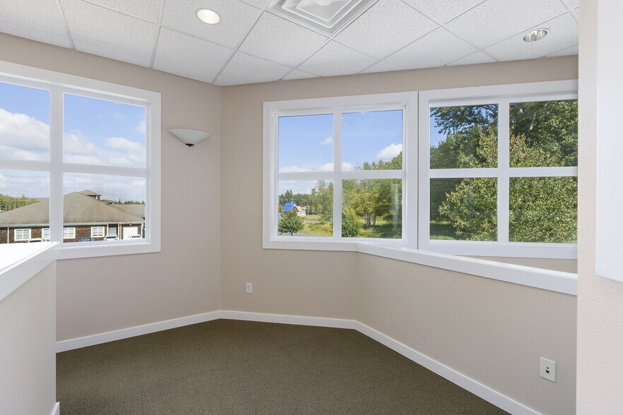 More Photos Of 4061 Eliza Ave, Bellingham Office For Lease