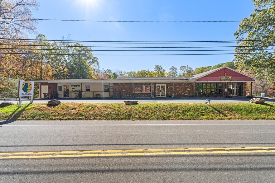 Primary Photo Of 497 Winthrop Rd, Deep River Restaurant For Sale