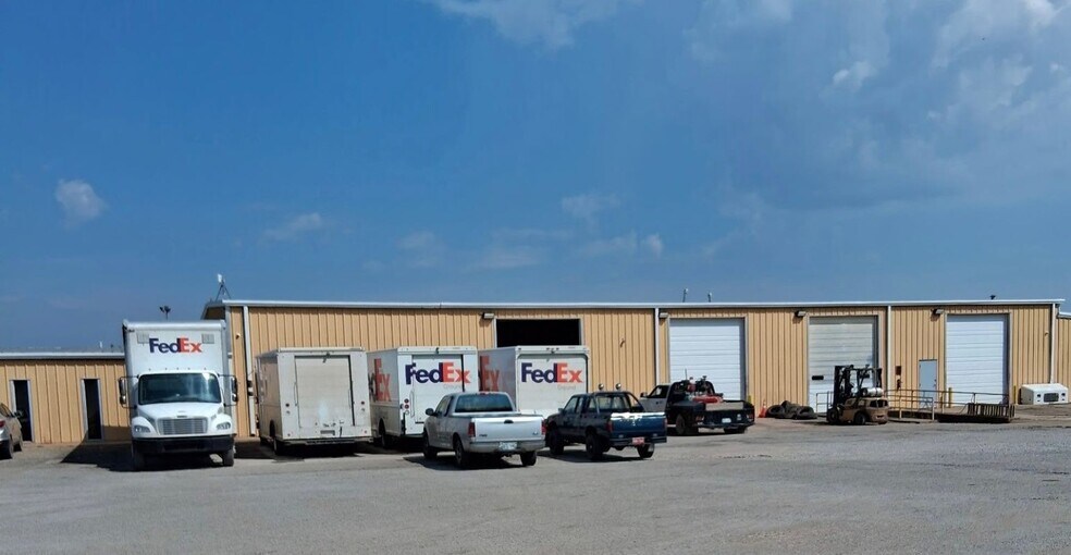 More Photos Of 901 N 54th St, Enid Truck Terminal For Sale