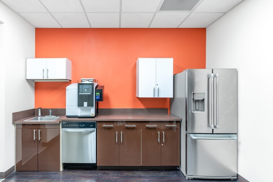 More Photos Of 4720 Salisbury Rd, Jacksonville Coworking Space