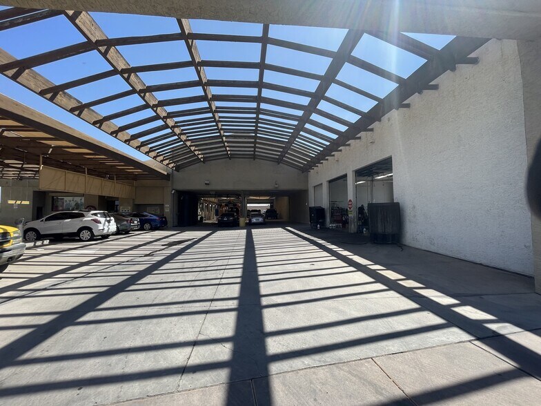 More Photos Of 2828 S Country Club Dr, Mesa Department Store For Lease