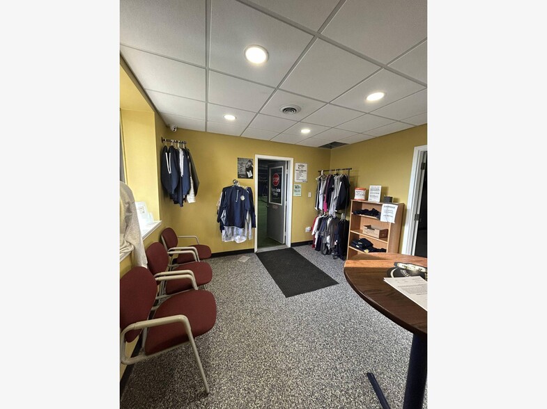 More Photos Of 5730 Bluffton Rd, Fort Wayne Light Manufacturing For Sale