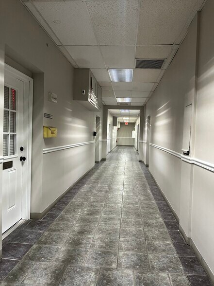 More Photos Of 3605 Woodhead Dr, Northbrook Office For Lease