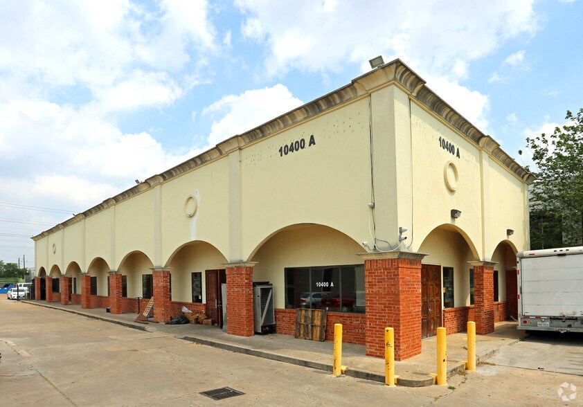 Primary Photo Of 10400 Harwin Dr, Houston Restaurant For Lease