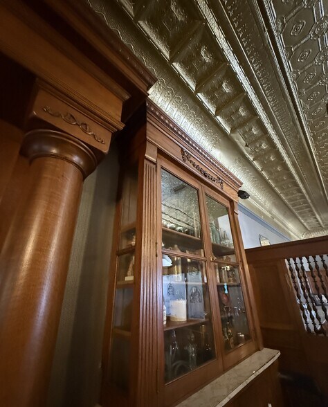 More Photos Of 101 N 2nd St, Vincennes Flex For Sale