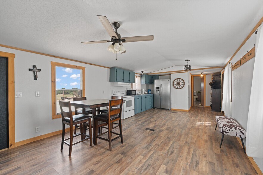 More Photos Of 3119 County Road 2730, Glen Rose Lodge Meeting Hall For Sale