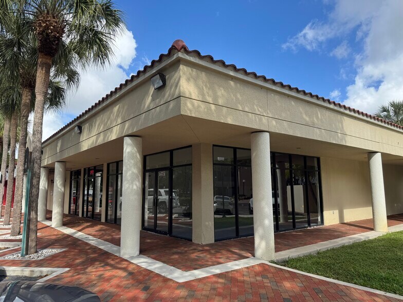 Primary Photo Of 15503-15509 Bull Run Rd, Hialeah Unknown For Lease