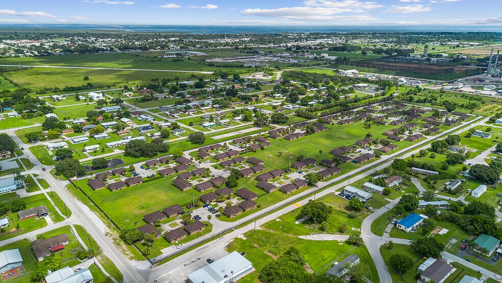 More Photos Of 700 Harlem Tenants Cir, Clewiston Apartments For Sale