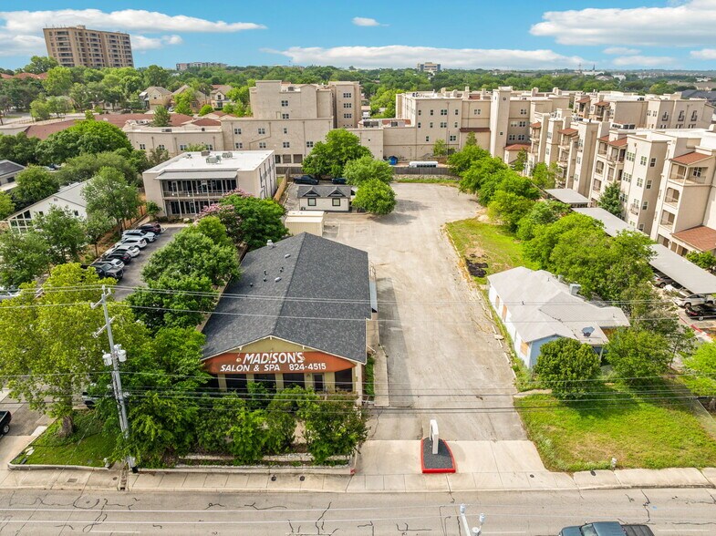 More Photos Of 202 W Sunset Rd, San Antonio Freestanding For Sale