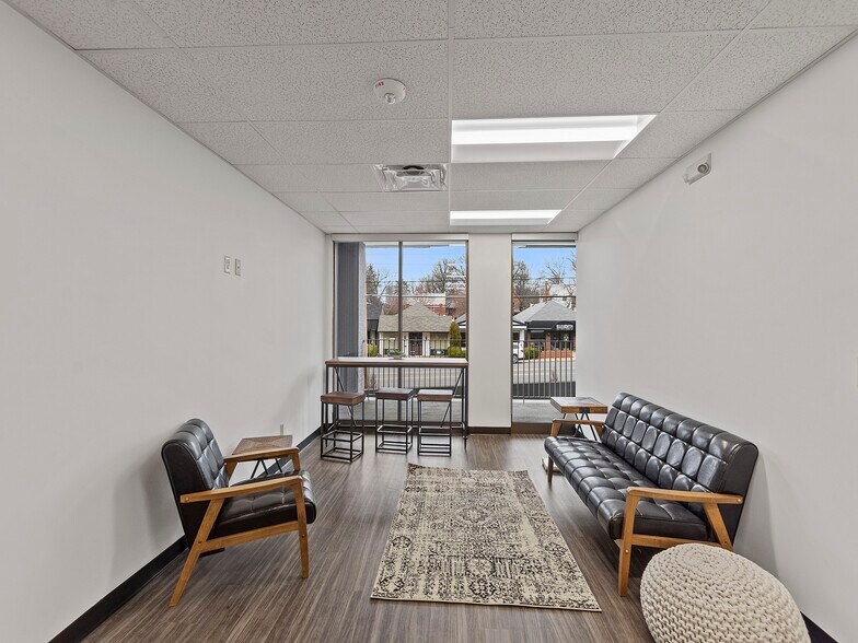 More Photos Of 7700-7750 Clayton Rd, Richmond Heights Office For Lease