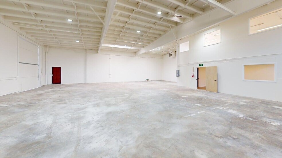 More Photos Of 2828 E 14th St, Long Beach Service For Lease