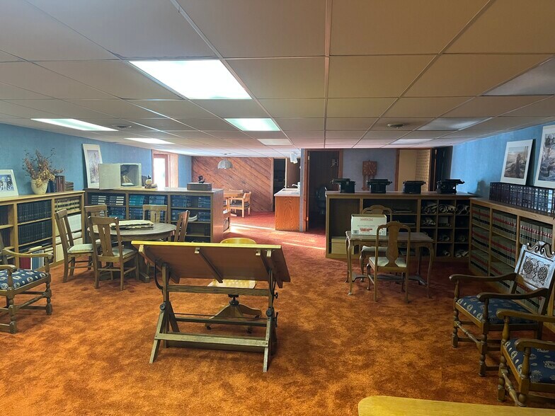 More Photos Of 400 S Front St, Saint Peter Office For Sale