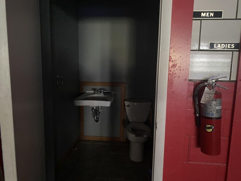 More Photos Of 640 W National Ave, Brazil Freestanding For Sale