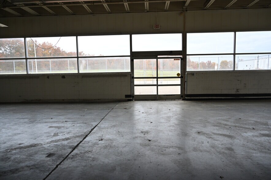 More Photos Of 2300 Claremont Ave, Ashland Storefront For Sale