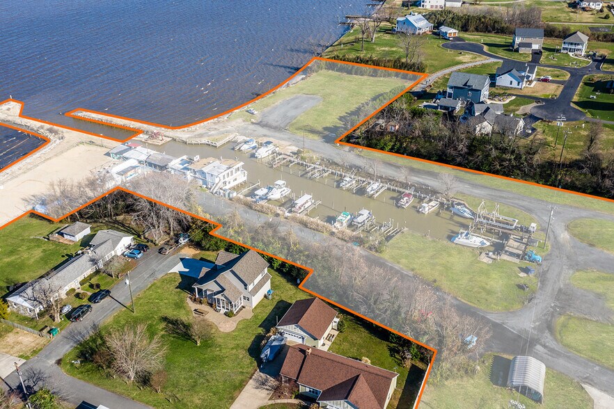 More Photos Of 6338 Riverview Dr, King George Marina For Lease