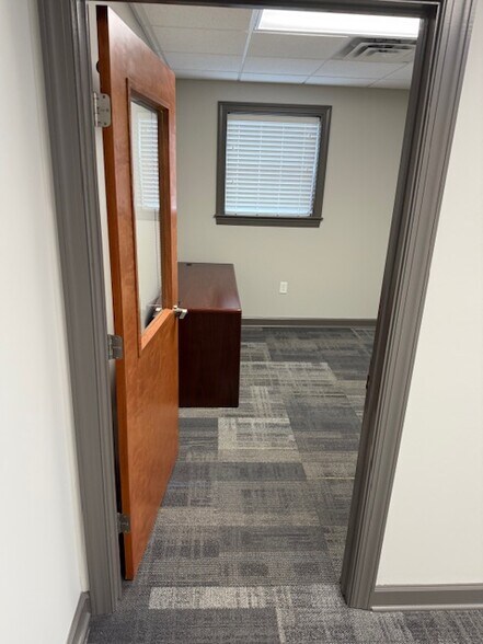More Photos Of 6334 Peters Creek Rd, Roanoke Office For Lease