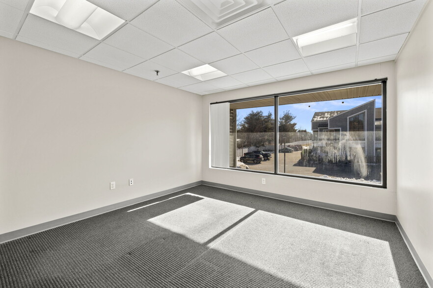 More Photos Of 264 N Broadway, Salem Freestanding For Sale