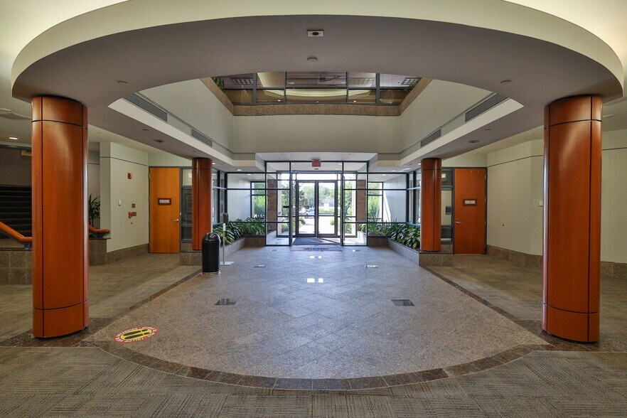 More Photos Of 1525 Valley Center Pky, Bethlehem Unknown For Lease