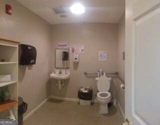 More Photos Of 21 Industrial Blvd, Eastman Office For Sale