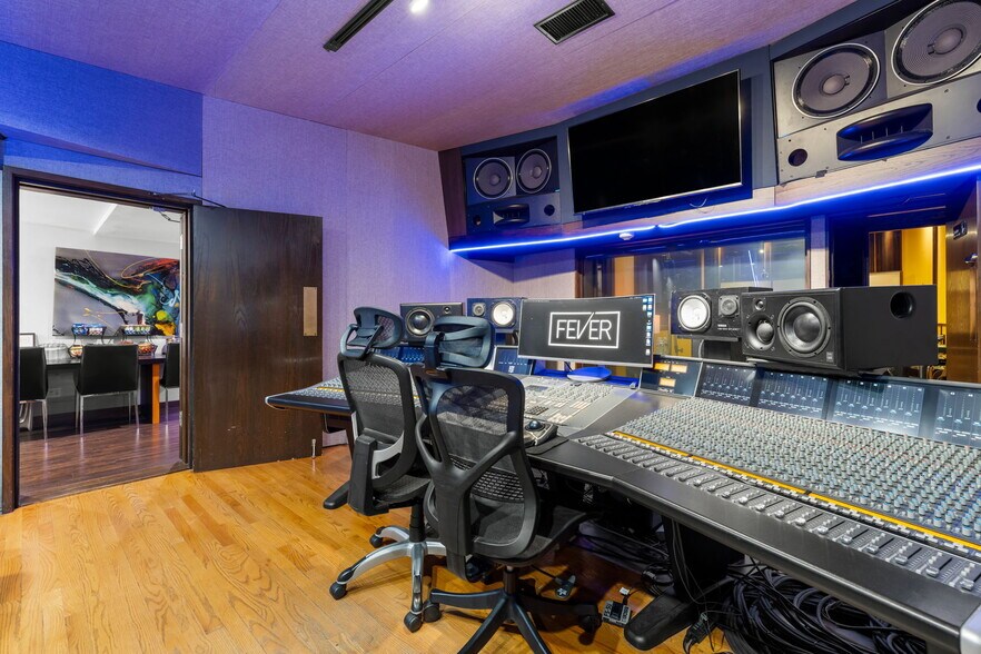 More Photos Of 5739 Tujunga Ave, North Hollywood Movie Radio TVStudio For Sale