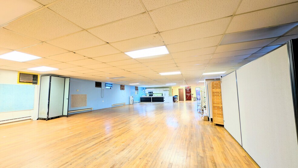 More Photos Of 2241 Ridge Rd, Bangor Flex For Sale