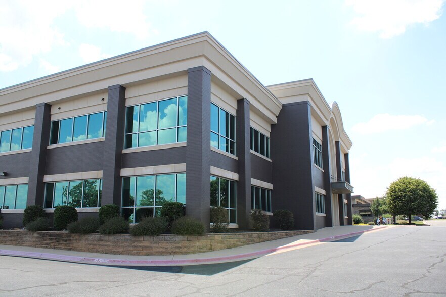 More Photos Of 802 SE Plaza Ave, Bentonville Office For Lease
