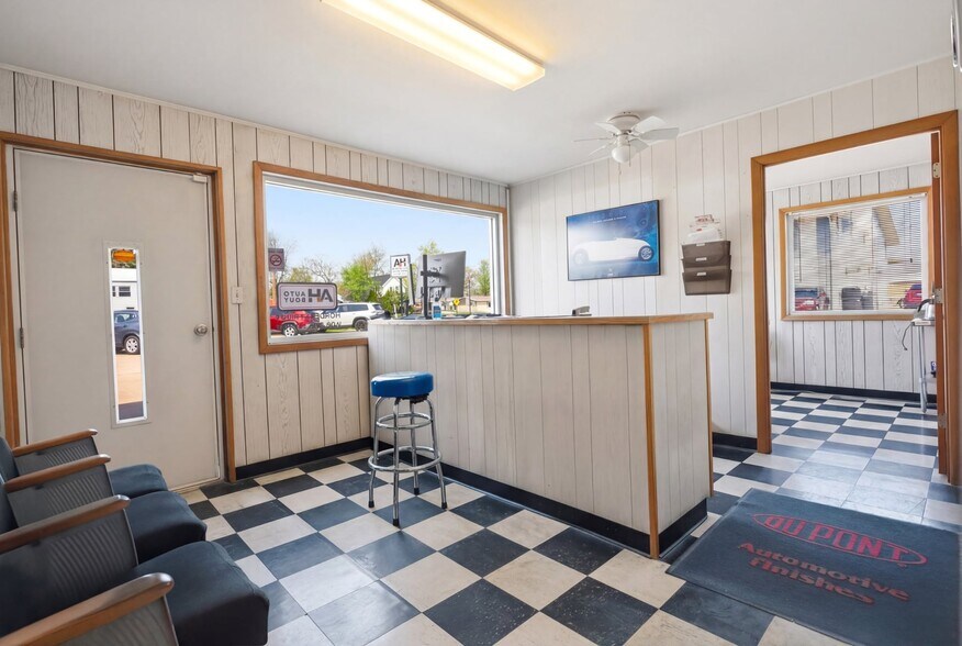 More Photos Of 202 W Cumberland Rd, Altamont Auto Dealership For Sale