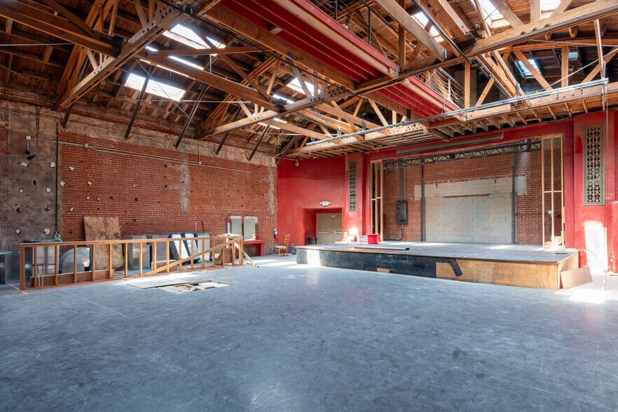 More Photos Of 5253 W Adams Blvd, Los Angeles Storefront Retail Office For Lease