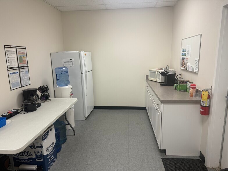 More Photos Of 611-617 Salt Lick Rd, Saint Peters Office For Lease