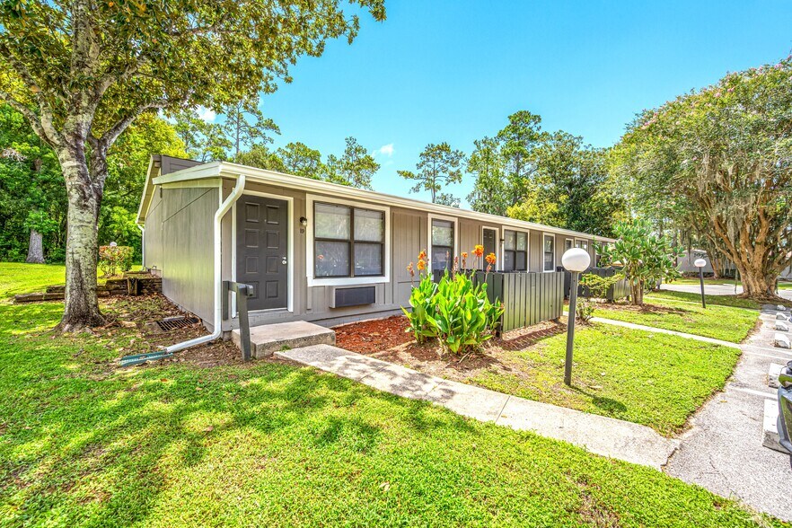 Primary Photo Of 965 Candlelight Blvd, Brooksville Apartments For Sale