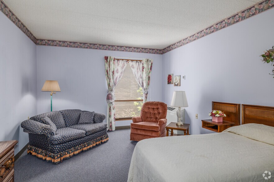 More Photos Of 39 N Portage Path, Akron Shelter For Sale