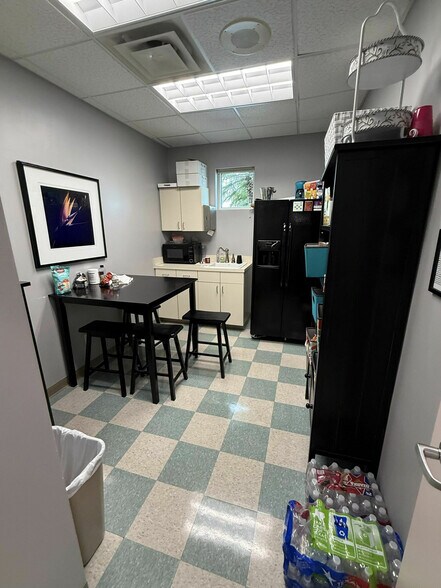 More Photos Of 215 Oak Dr S, Lake Jackson Medical For Sale