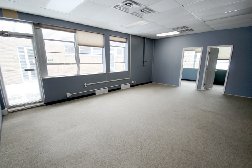 More Photos Of 1511 Brookpark Rd, Cleveland Office For Lease