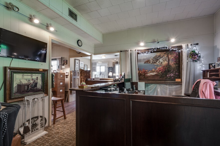 More Photos Of 210 W Houston St, Cleveland Office For Lease