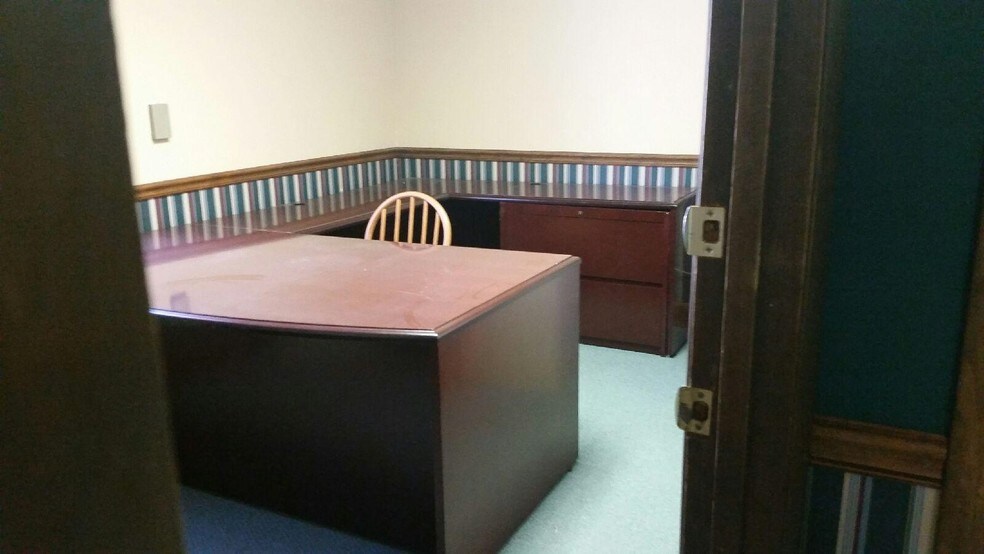 More Photos Of 1300 N Main St, Williamstown Office For Lease