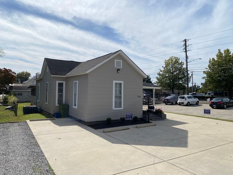 More Photos Of 702 McKinley Ave NE, Huntsville Office Residential For Sale