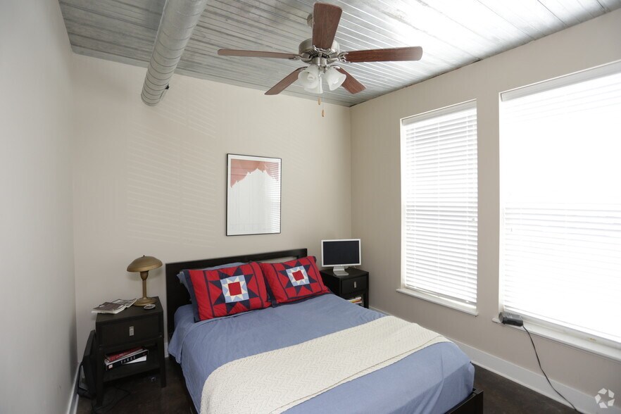 More Photos Of 901 New Hampshire St, Lawrence Apartments For Lease