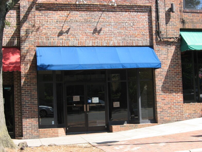 More Photos Of 104 W Franklin St, Chapel Hill Storefront For Lease