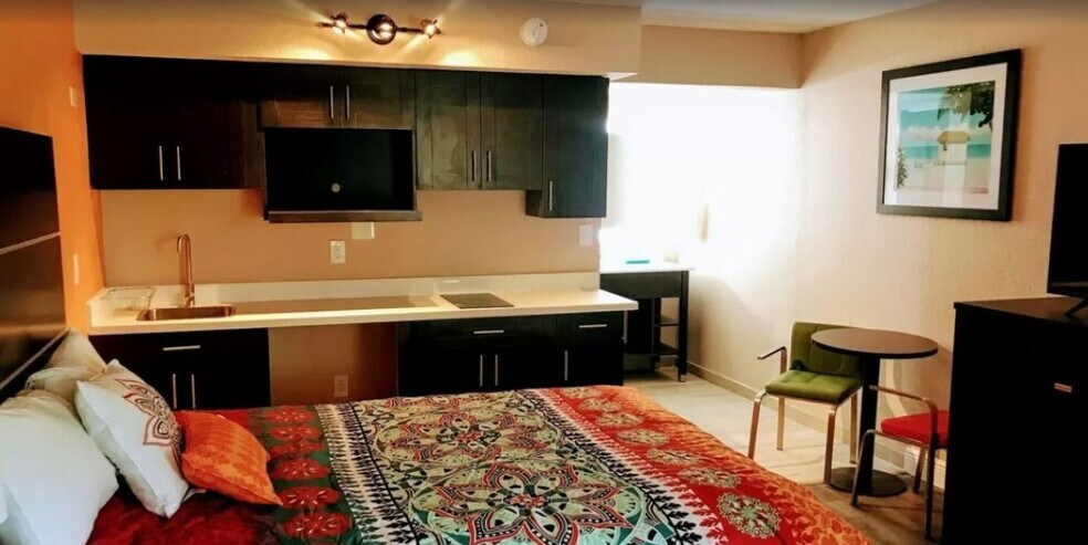 More Photos Of 1320 Cleveland St, Clearwater Hotel For Sale