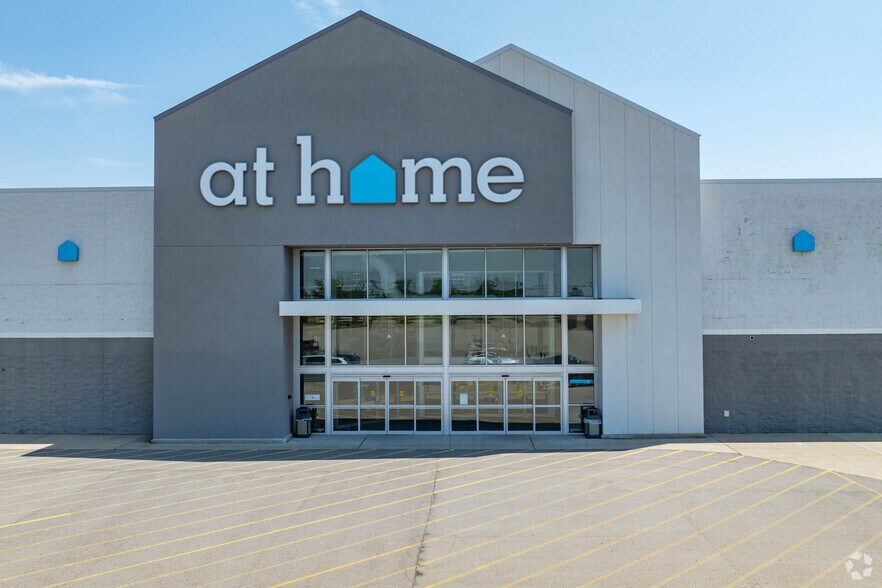 More Photos Of 9570 Fields Ertel Rd, Loveland Freestanding For Lease