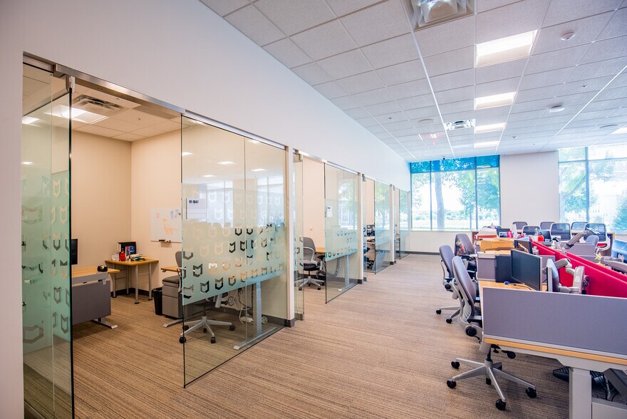 More Photos Of 5000 Headquarters Dr, Plano Office For Lease