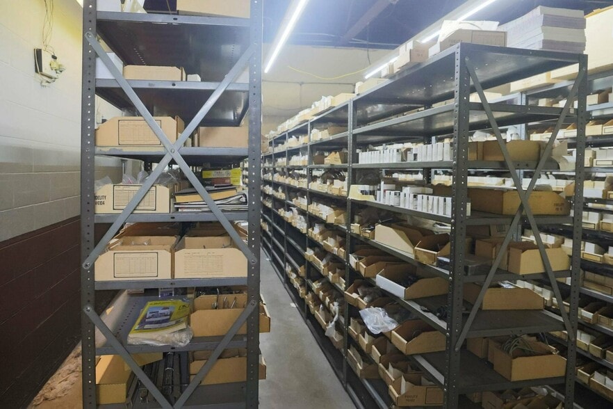 More Photos Of 4215 E Lake St, Minneapolis Freestanding For Sale