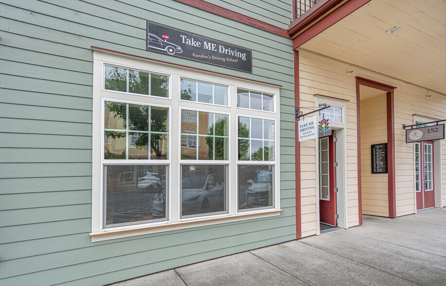 More Photos Of 148 Johnson St, Windsor General Retail For Sale