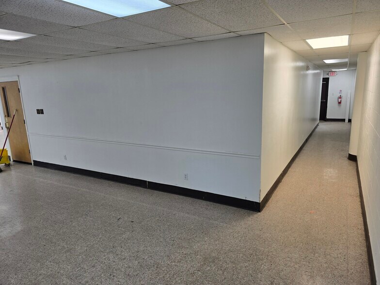 More Photos Of 157 Concord Plaza Shopping Ctr, Saint Louis General Retail For Lease