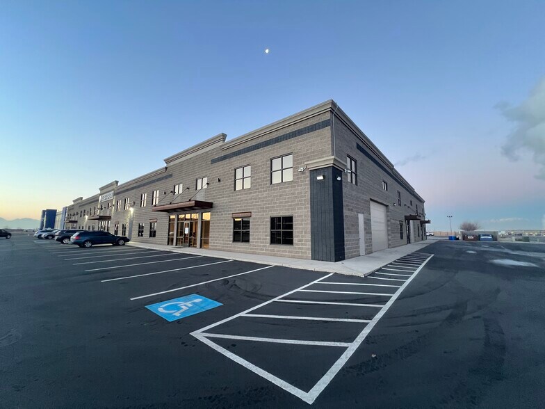 More Photos Of 373-374 E 1750 N, Vineyard Warehouse For Lease