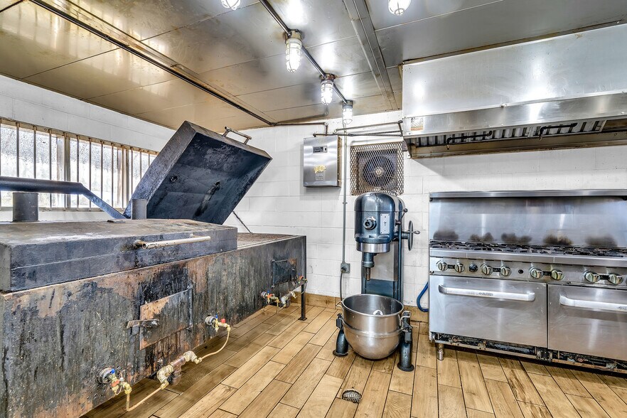 More Photos Of 5716 S NC 41 Hwy, Wallace Freestanding For Sale