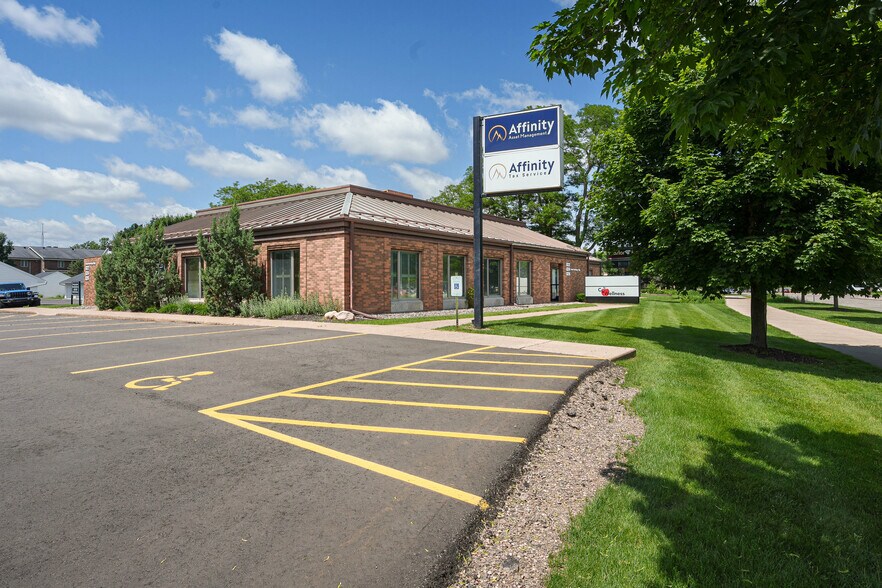 More Photos Of 822-826 S Hastings Way, Eau Claire Medical For Sale