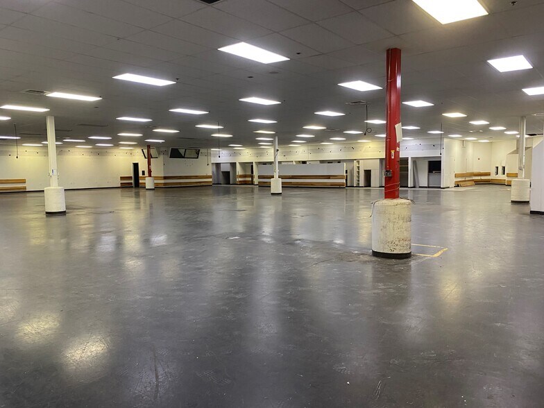 More Photos Of 9029 Airport Blvd, Los Angeles Post Office For Lease