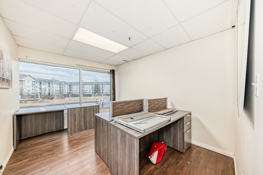 More Photos Of 1803 60th St SE, Calgary Mixed Retail For Sale