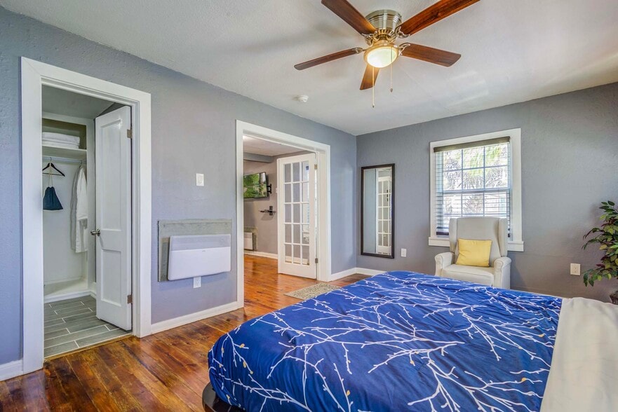 More Photos Of 1502 Market St, Galveston Hospitality For Sale